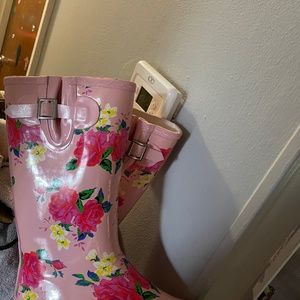 Rain boots and snow boots